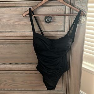 La Blanca black one piece. Size 8. Like new.